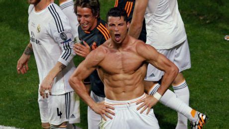 ronaldo carb defying six pack.